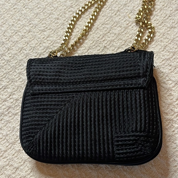 Talbots Evening purse Black w  gold chain 2 inside pockets w hot pink lining - Picture 9 of 12